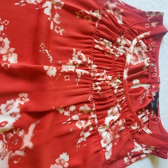Simply Vera Vera Wang Yoke Front Shell Sleeveless Red & White Floral Sz L Tunic - Picture 8 of 11